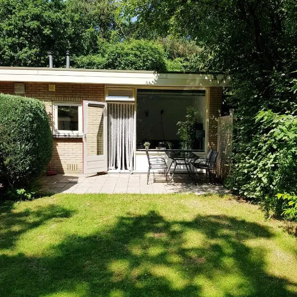 Knusse Bungalow Otterlo Veluwe, hotel v destinaci Otterlo