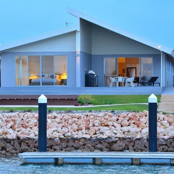 The Carnarvon Luxury Canal Home, hotel in Carnarvon