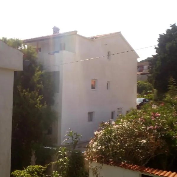 Apartments and rooms Camelia, hotel v destinaci Premantura