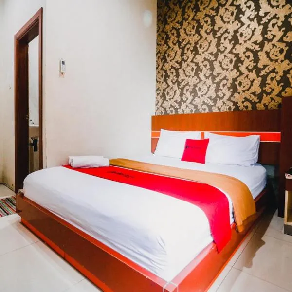 RedDoorz Plus @ Grand City Inn, Hotel in Biringkanya