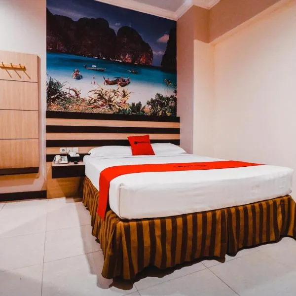 Reddoorz Plus near Makassar Town Square, hotel u gradu Biringkanya