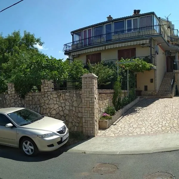 Guest House Julia, hotel in Klarićevac