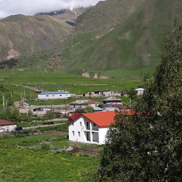 Chalet Pkhelshe, hotel in Ukhat'i