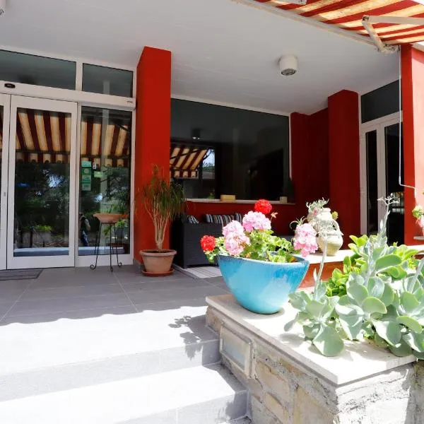 Hotel Grifone, hotel v destinaci Principina a Mare