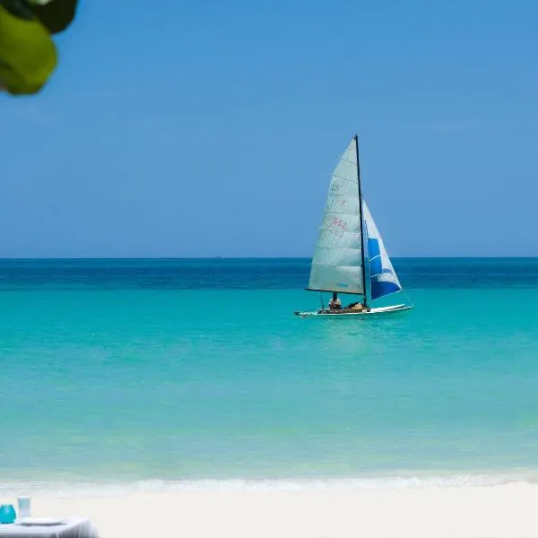 Secret Cabins at Firefly Beach Cottage, hotel v Negrilu