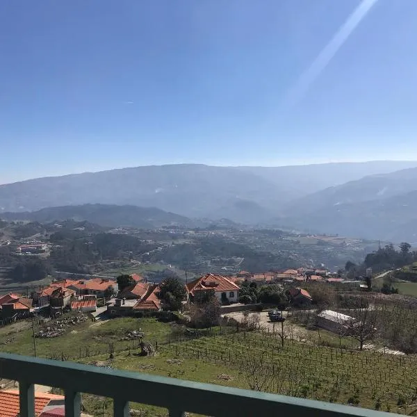 Douro vineyards and Mountains, готель у місті Urgueira