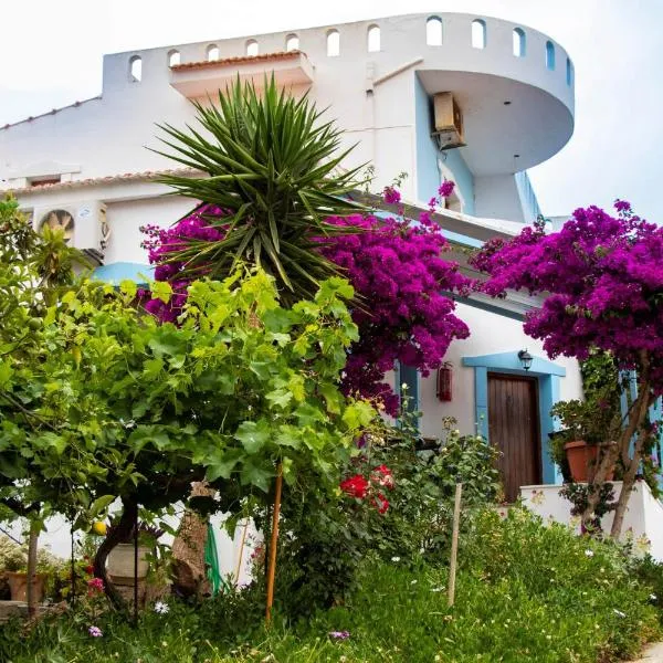 Jodi's Pension, hotel v destinaci Pitsidia
