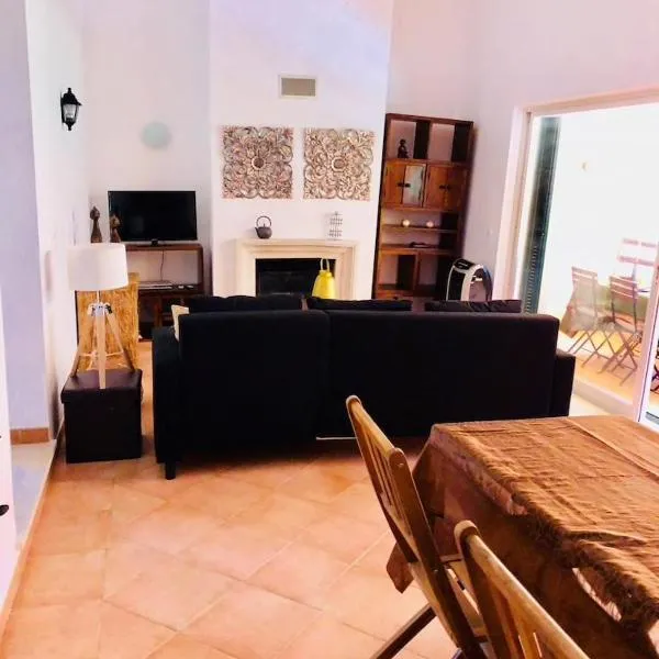 Sea Breeze Golf & Beach Villa、シャルネカのホテル