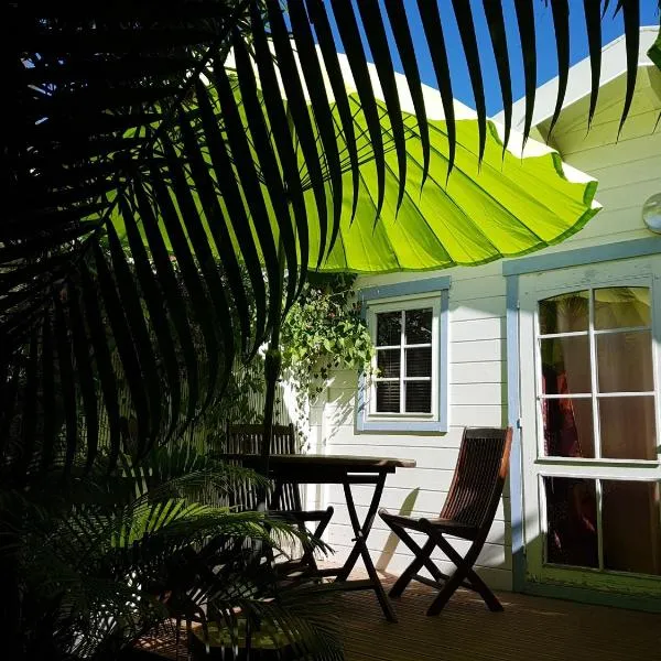 Bungalow meublé près du lagon, khách sạn ở La Saline Le Bains