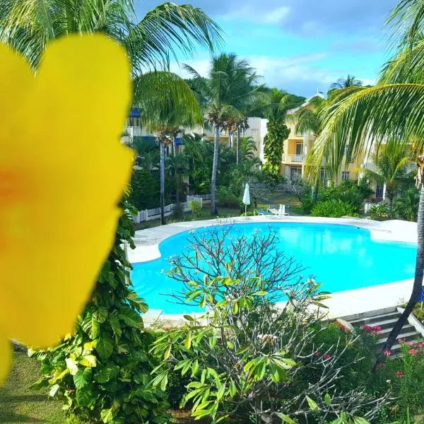 Villa in Le Tamier, 4 bedrooms, 300m Flic en Flac beach, hotel en Flic en Flac