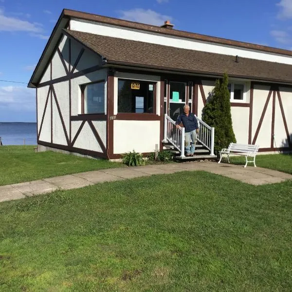 Gîte Au Bord de la Baie, hotel u gradu Baktuš