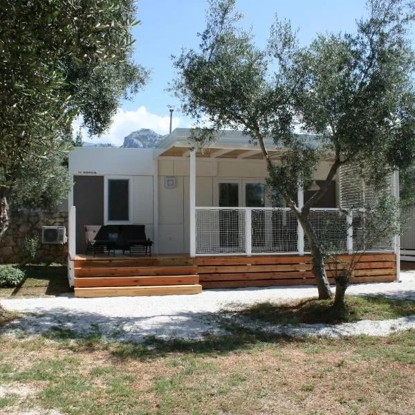 Mobile Homes Katinka, Starigrad Paklenica, Croatia, hotel v destinaci Starigrad-Paklenica