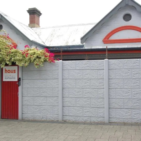 Haus Accommodation - note - Valid passport required to check-in, hotel in Perth