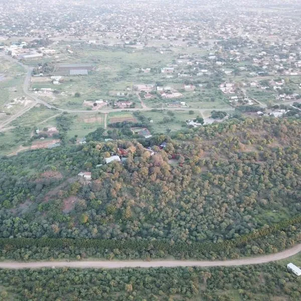 Lentswe Lodge, отель в городе Serowe