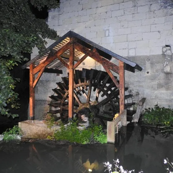 Le Moulin De Saussaye, hotell i Crouzilles