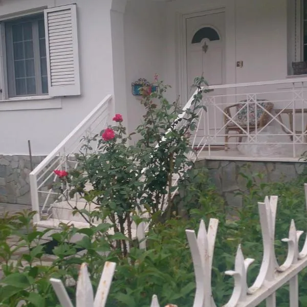 ELENI'S VILLAGE RELAXATION HOME, hotel en Edipsos
