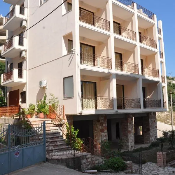 Nikos Hotel and Apartments, hotell sihtkohas Sarandë