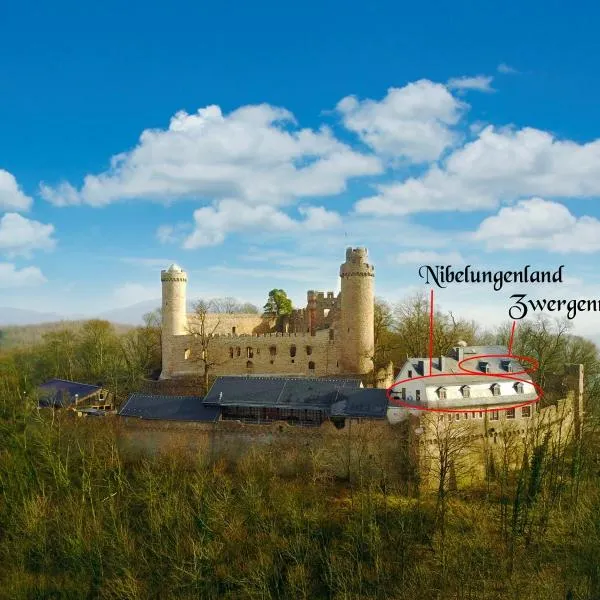 Schloss Auerbach Große Ferienwohnung – hotel w mieście Bensheim