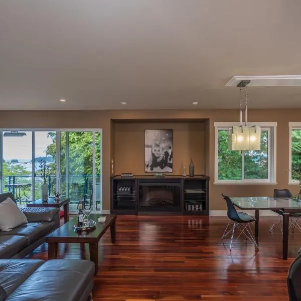 Luxury Penthouse Downtown Nanaimo, hotel v destinaci Nanaimo
