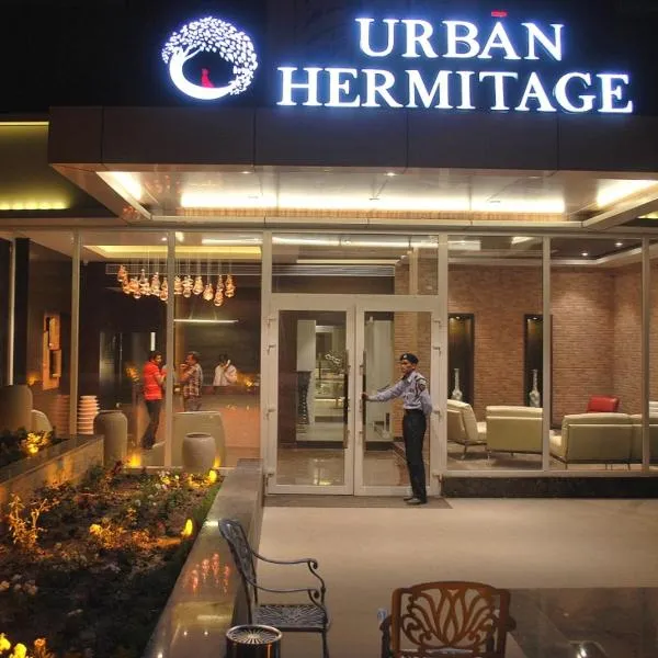 Urban Hermitage, hotel in Khāpri