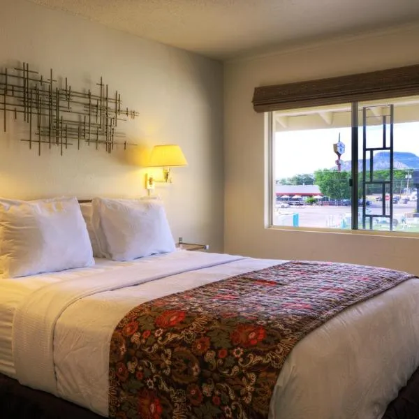 Roadrunner Lodge Motel: Tucumcari şehrinde bir otel