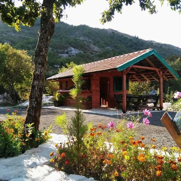 Camp Oaza,Lipa、ツェティニェのホテル