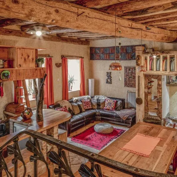 The Dragon Barn - Studio, hotel in Mérens-lès-Vals