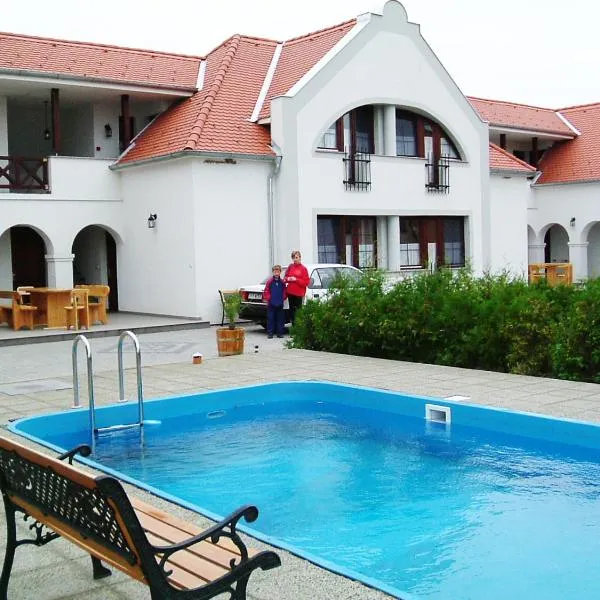 Szanyi Vendégház, hotel v destinaci Hegykő