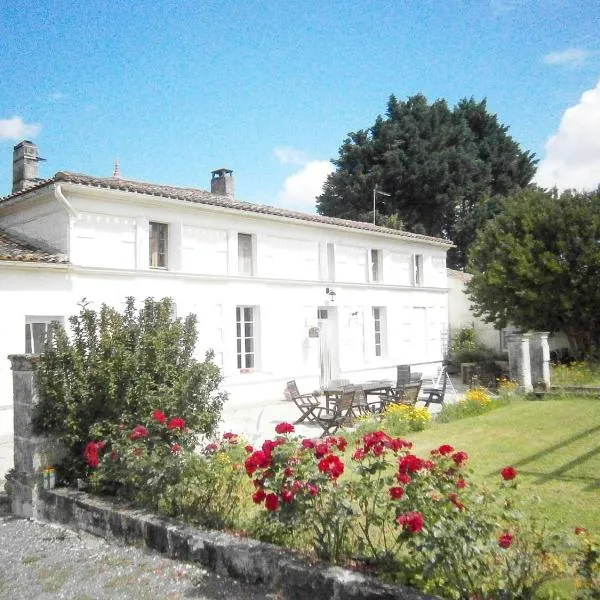 Le Charhido, hotel v destinaci Saint-Fort-sur-Gironde