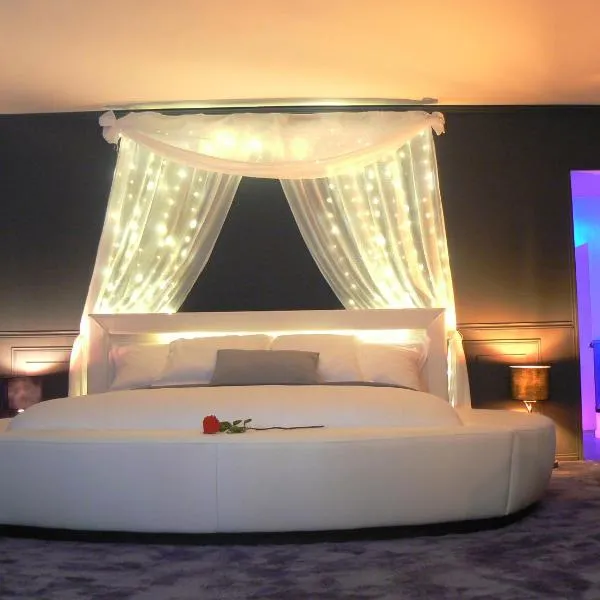 Love room proche Rennes Le Cocon Enchanteur, hotel v destinaci Plélan-le-Grand