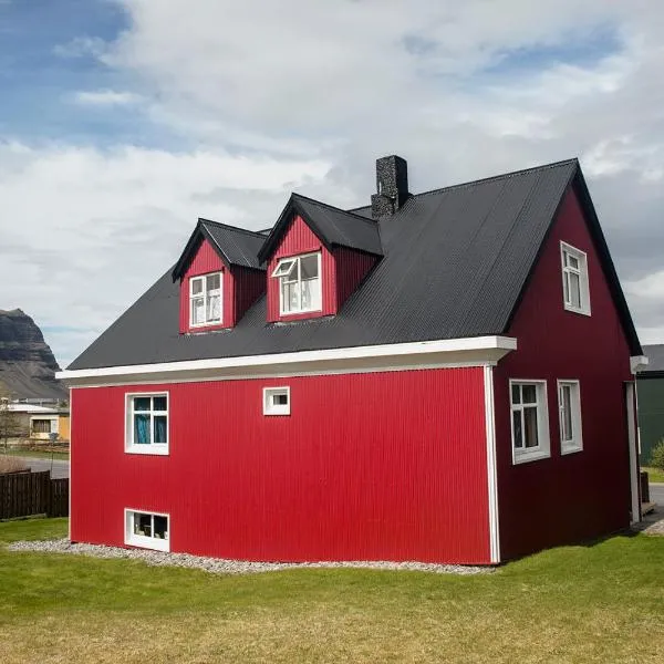 Grundarfjördur Hostel, хотел в Búðir