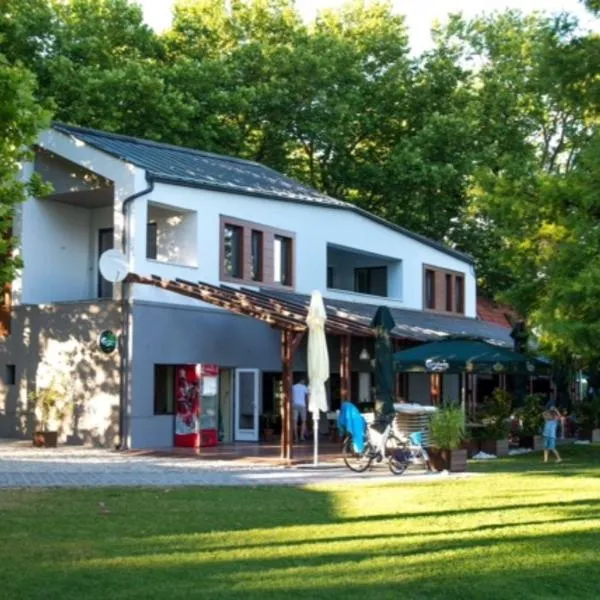 Villa Mangó, hotel in Balatongyörök
