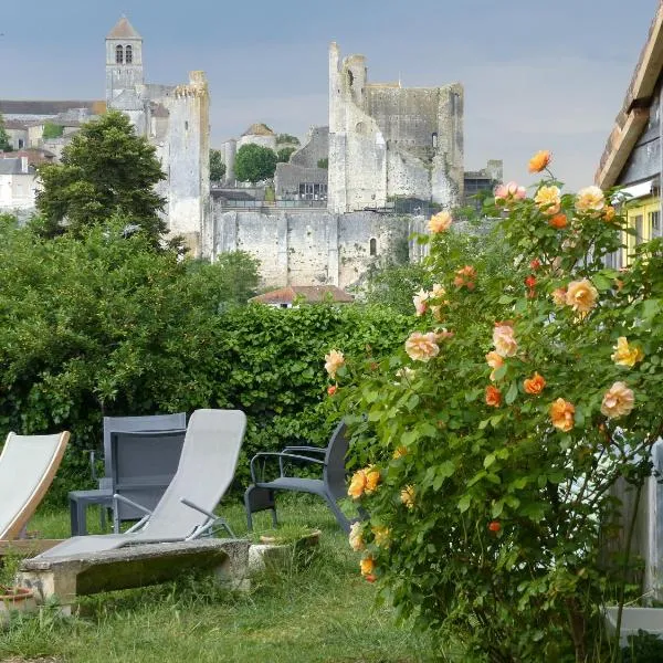 La Maison Rouge, hotel in Tercé