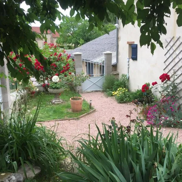 La Maison aux Hortensias, hotel v destinaci Verneuil-en-Bourbonnais