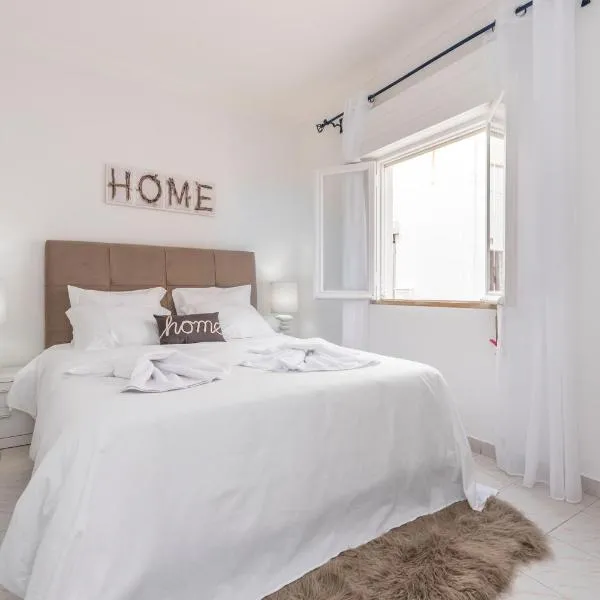 Fisherman's Beach Home 2BR 2BA AC Wi-Fi, hotel v destinaci Albufeira