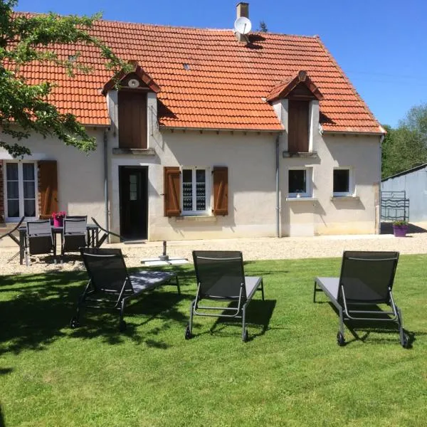 GITE DE FRANCE "A l'essentiel" – hotel w mieście Sidiailles