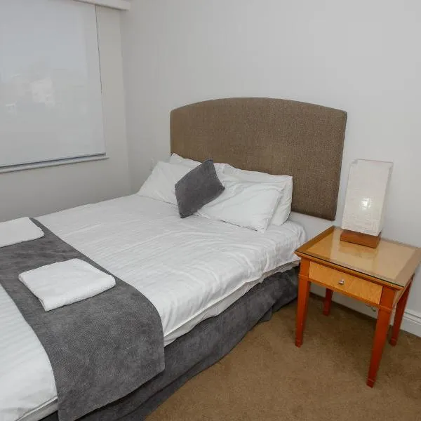 Bond 1603 Self Catering