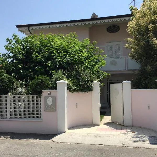 Villa Amelia Rooms, hotel v destinaci Marina di Pietrasanta