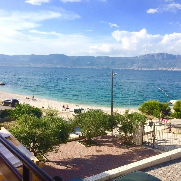 Villa Slatine apartment, hotel in Slatine