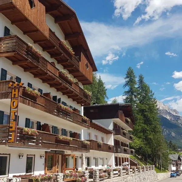 Hotel Des Alpes, hotell i Cortina dʼAmpezzo