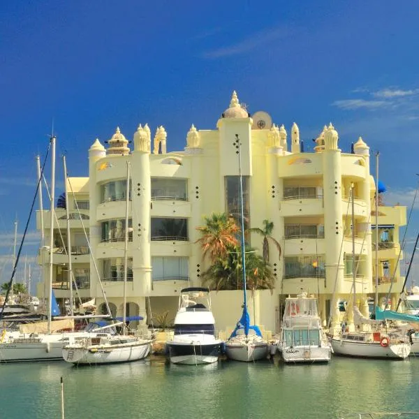 Capaldi Luxury Holiday Rentals Puerto Marina Benalmadena, hotel in Benalmádena