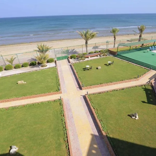 Resort Sur Beach Holiday, hotel a Sur