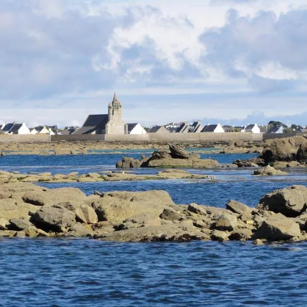 les volets bleus – hotel w mieście Saint-Guénolé