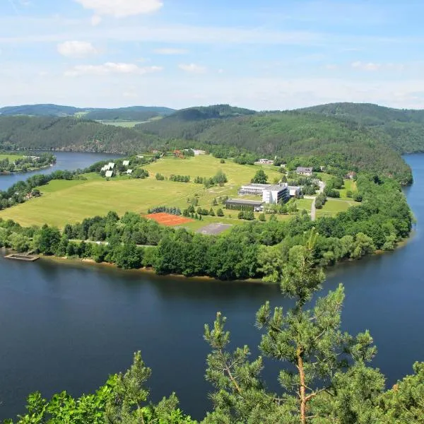 Summer lake, hotel in Chotilsko