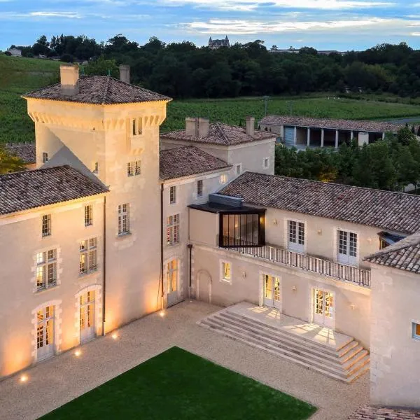 Château Lafaurie-Peyraguey Hôtel & Restaurant LALIQUE – hotel w mieście Bommes