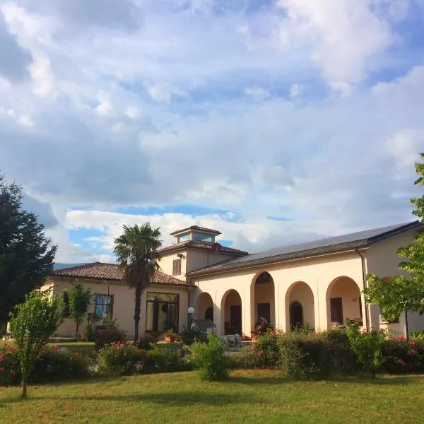 Villa Giulia, hotel em Magliano deʼ Marsi