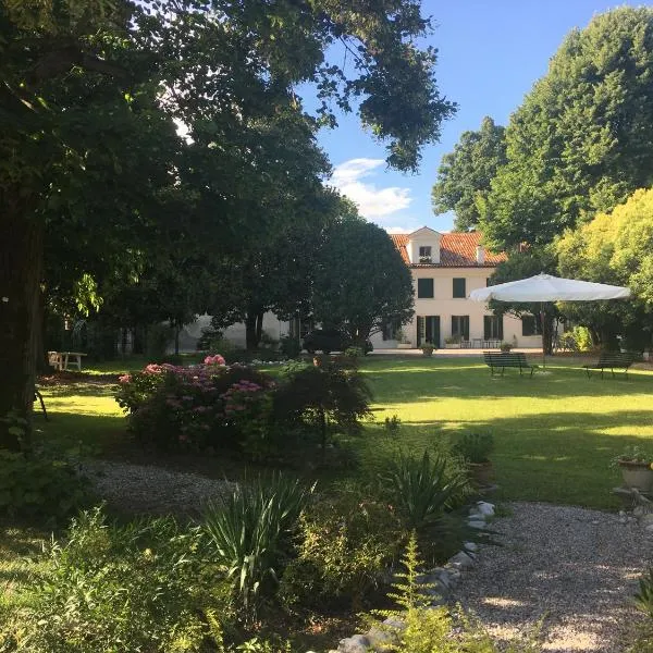 Ca' Settecento "Villa Cavazza Querini", hotell i Pasiano di Pordenone