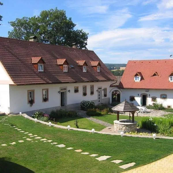 Čapkův statek, hotel di Hořičky