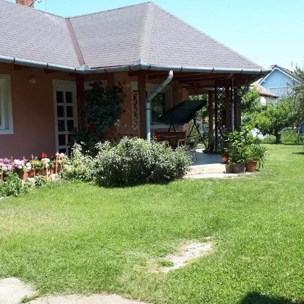 Németh Apartmanház, hotel v destinaci Balatongyörök