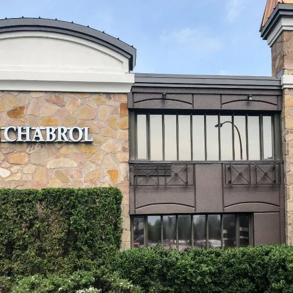 Le Chabrol Hotel & Suites – hotel w mieście Sainte-Catherine